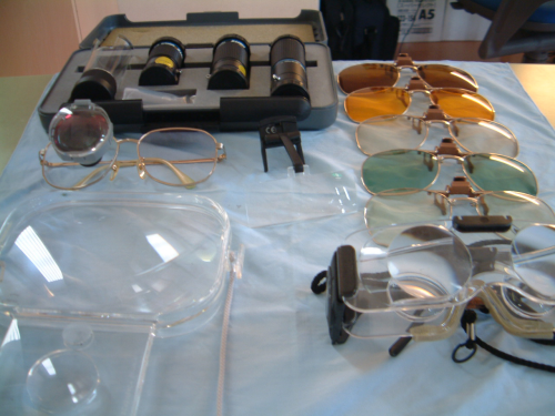 ②各種ルーペ、単眼鏡や遮光眼鏡など